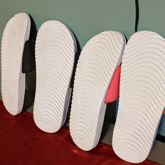 2 pairs Nike Sandals - Picture 3 of 4